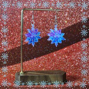 2/$15 Snowflake Dangle Earrings‎ (NWOT)